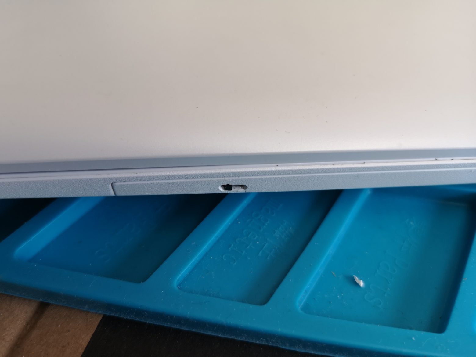 подпиливаем выступающие части переключателя